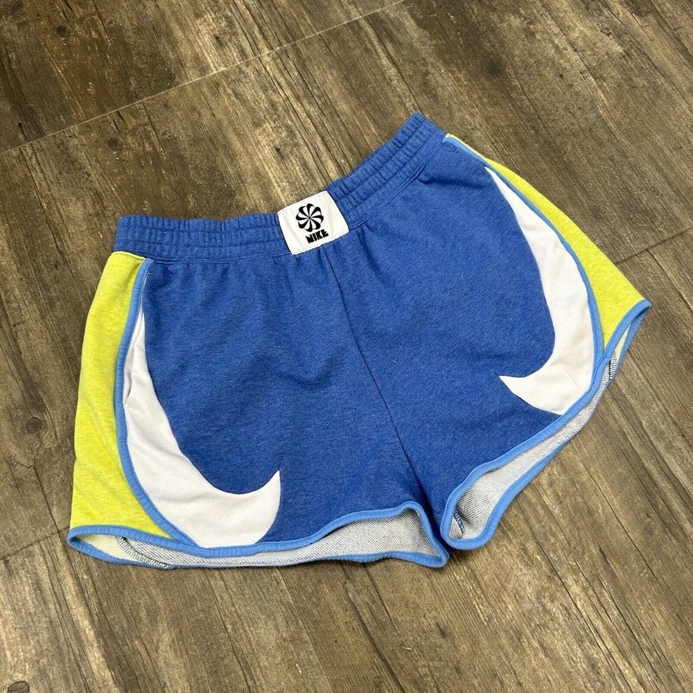 Nike Women’s Loose Fit High Rise Move To‎ Zero Shorts DM6783-456 Size Medium